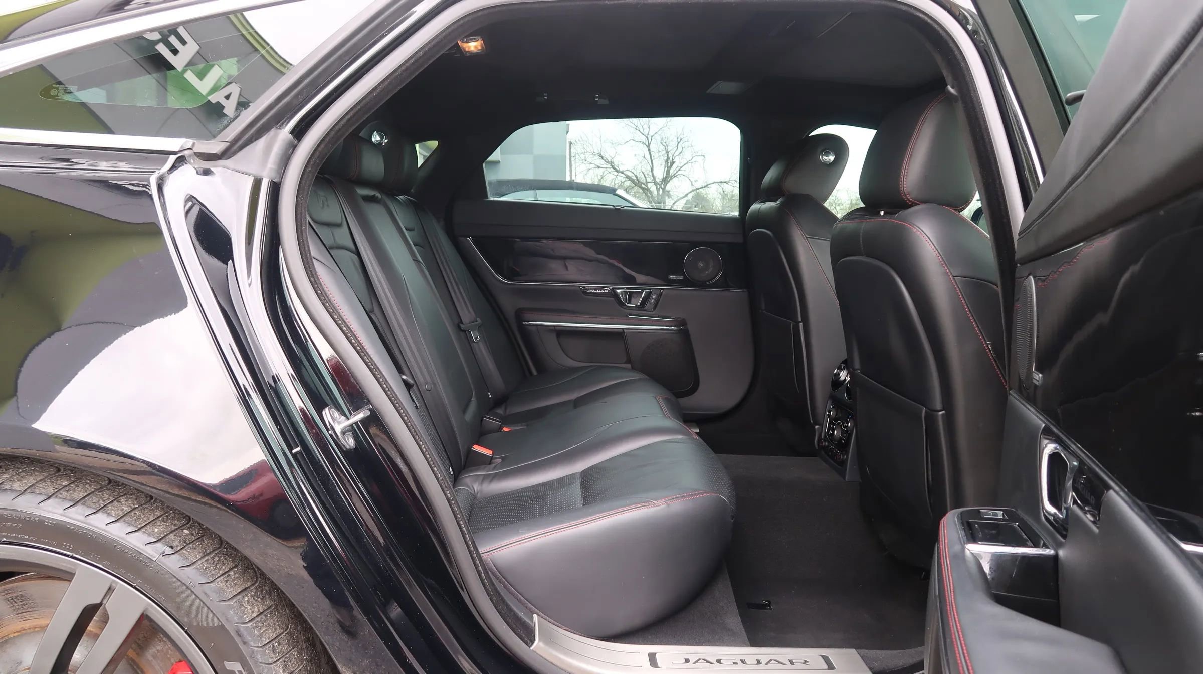 Used 2014 Jaguar XJ R LWB image 21