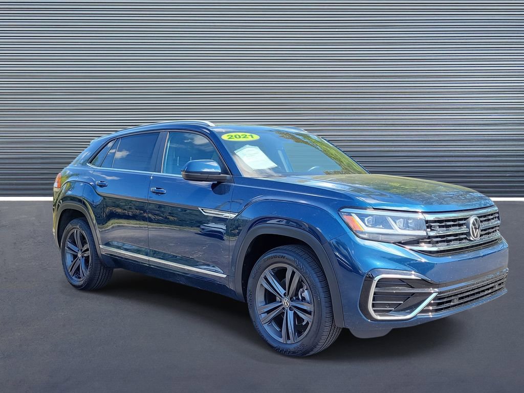 Used 2021 Volkswagen Atlas Cross Sport SE w/ Panoramic Sunroof Package FWD image 2