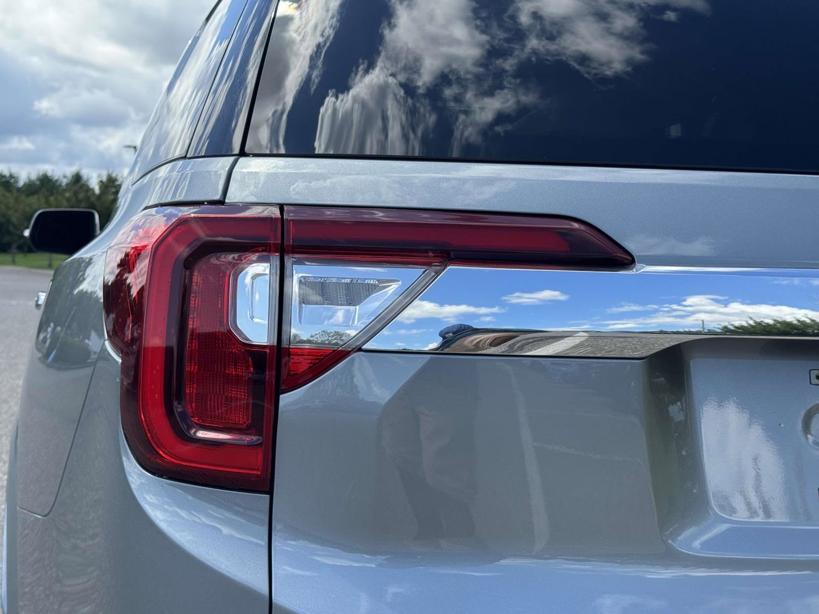 Used 2023 GMC Acadia Denali w/ Denali Technology Package image 7