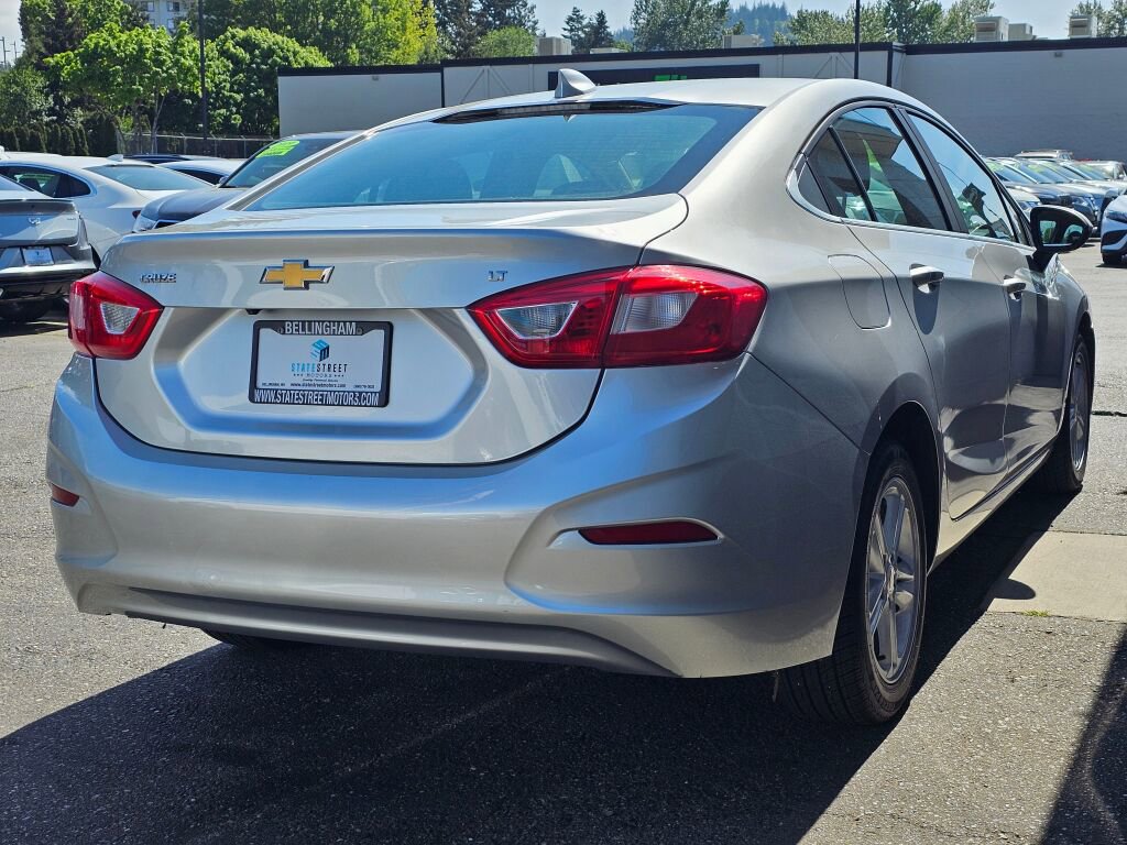 Used 2017 Chevrolet Cruze LT FWD image 5