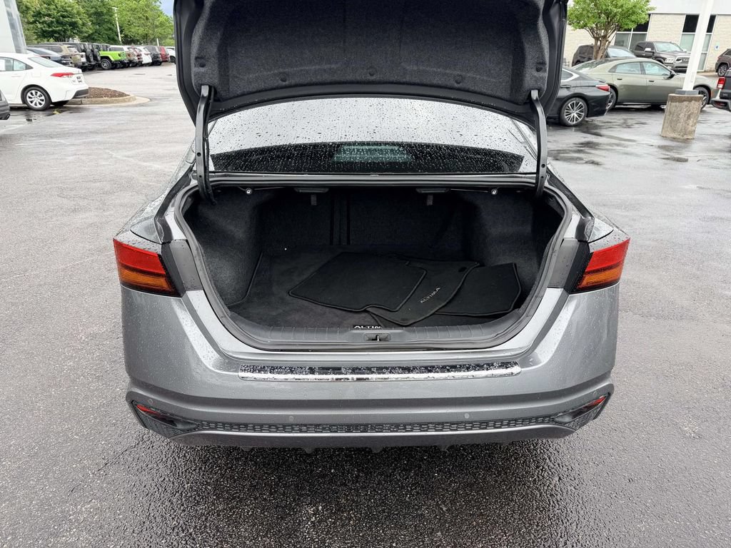 Used 2022 Nissan Altima 2.5 SV FWD image 11