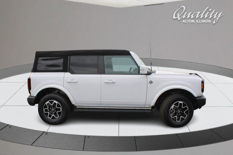 Used 2023 Ford Bronco Outer Banks image 3