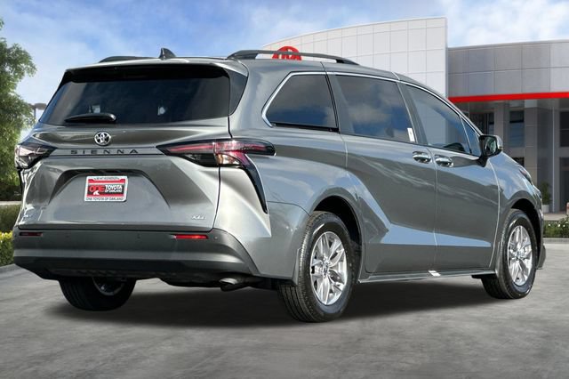 Certified 2026 Toyota Sienna XLE FWD image 5