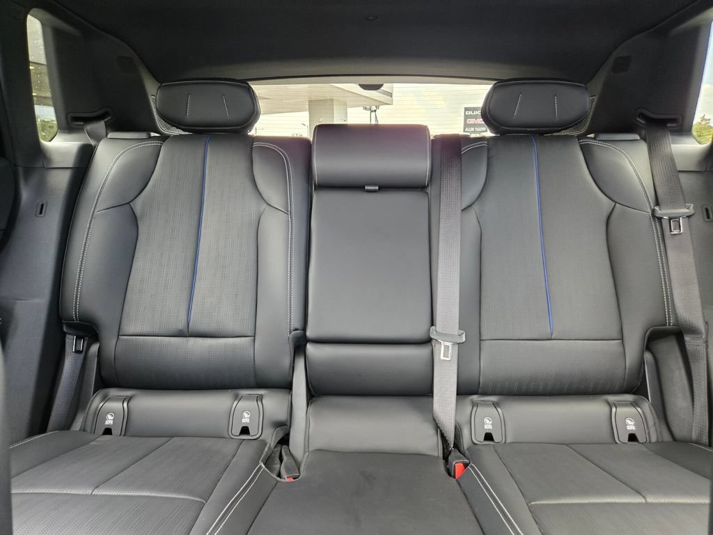 Used 2024 Cadillac Lyriq Luxury AWD/4WD image 11