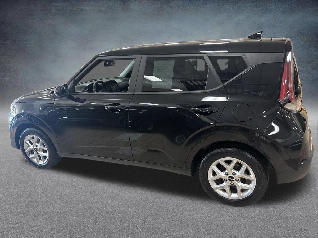 Used 2023 Kia Soul LX w/ LX Technology Package FWD image 4