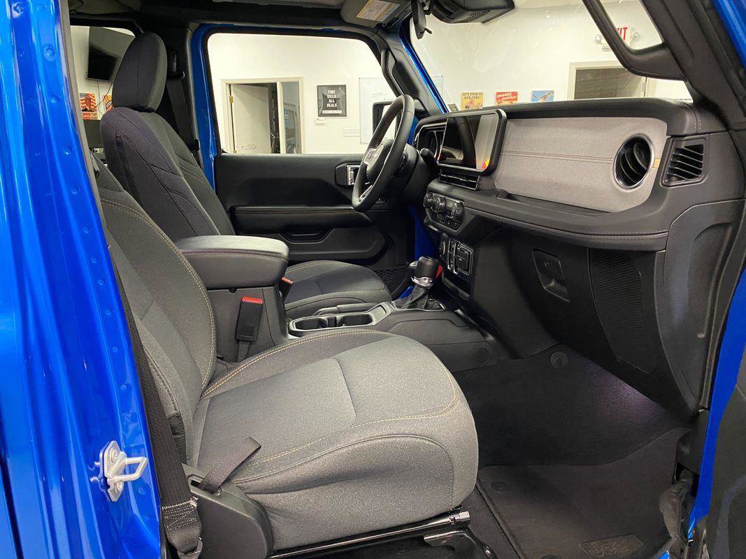 Used 2024 Jeep Wrangler Sahara image 16