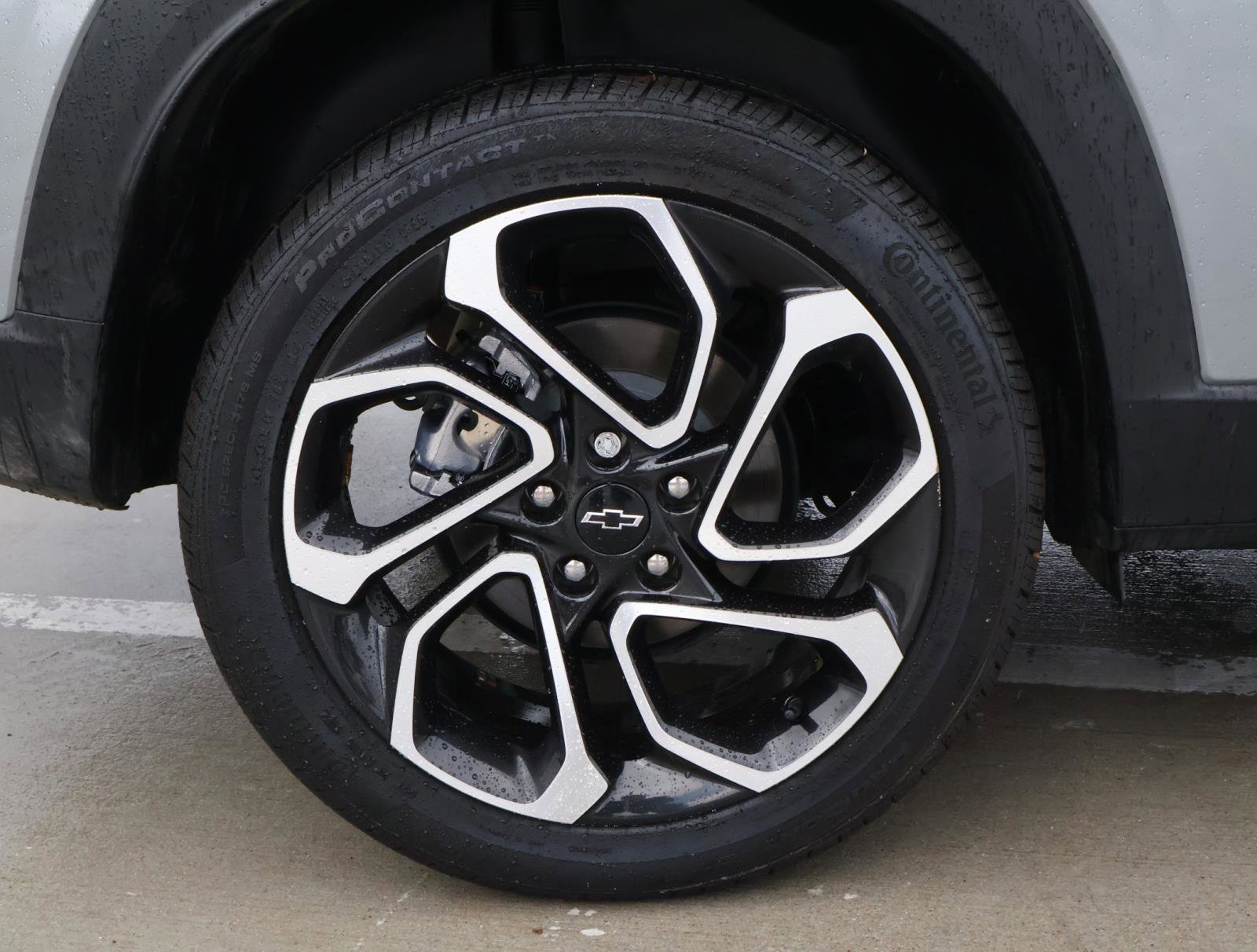 Used 2025 Chevrolet Trax RS w/ Sunroof Package FWD image 8