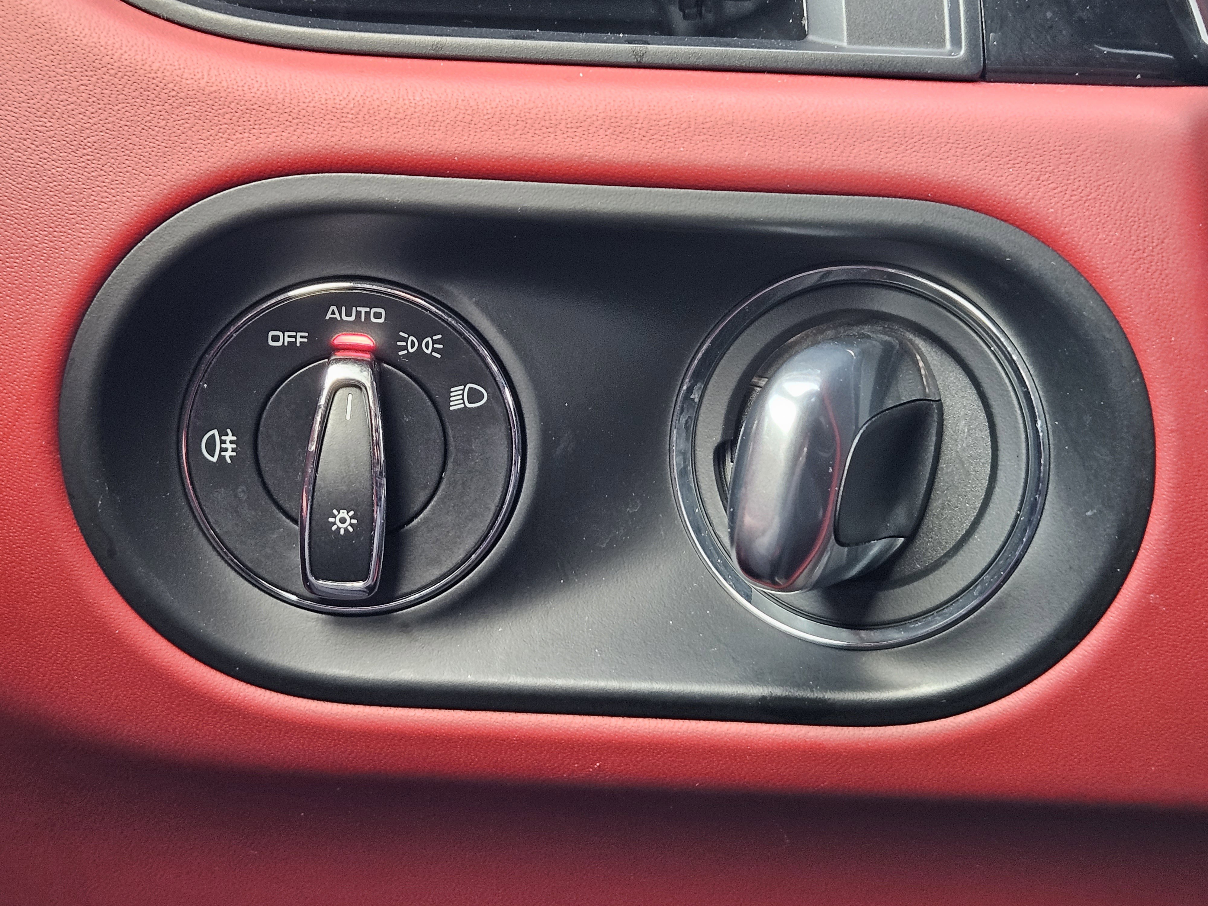 Used 2023 Porsche Macan Turbo image 21