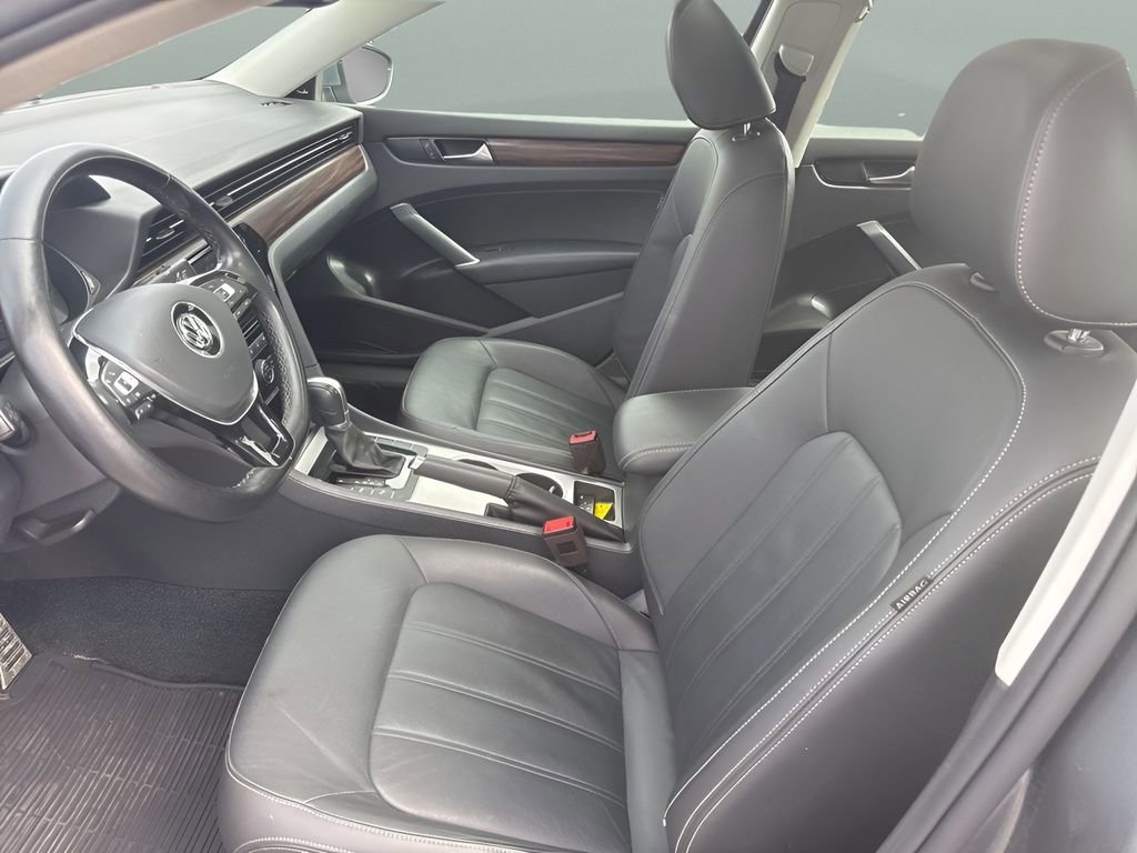 Used 2020 Volkswagen Passat 2.0T SEL FWD image 9