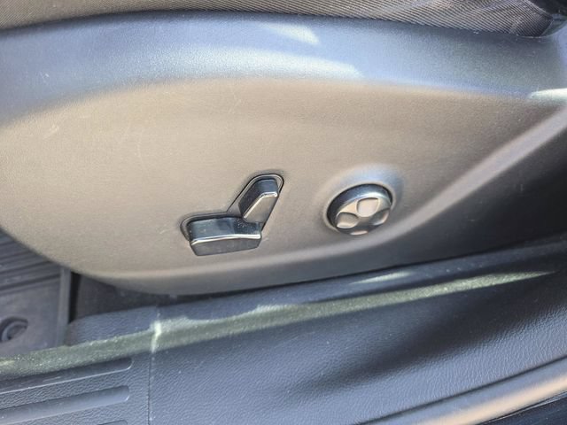 Used 2019 Jeep Cherokee Latitude Plus w/ Comfort/Convenience Group FWD image 25