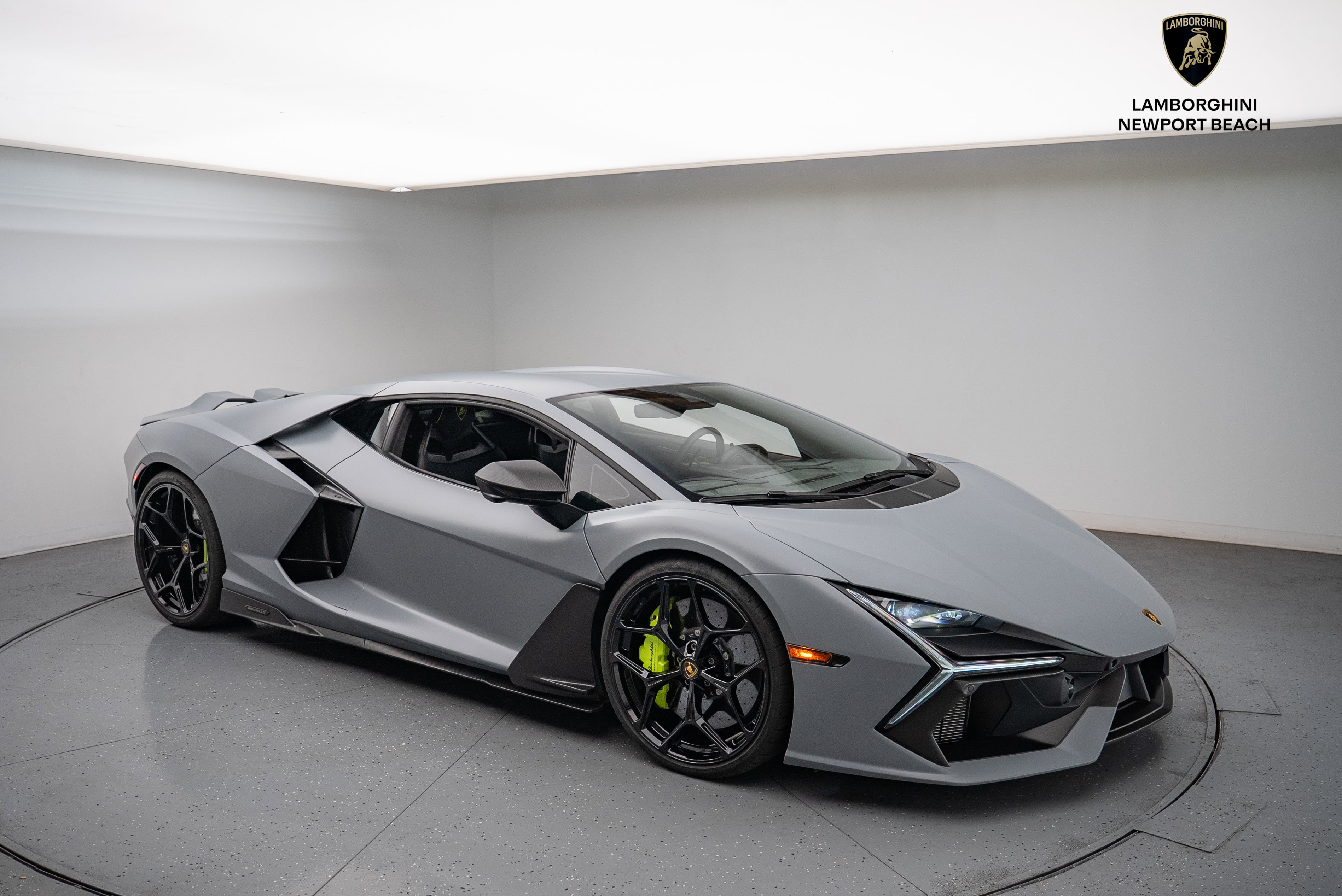 Used 2024 Lamborghini Revuelto image 2