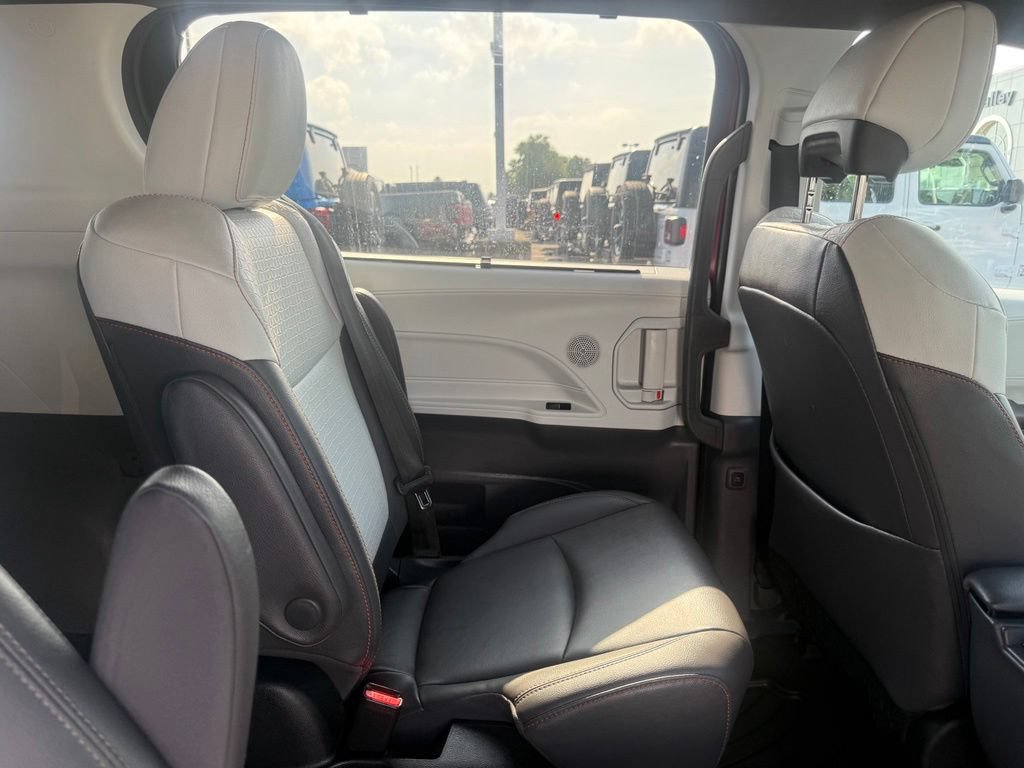 Used 2022 Toyota Sienna XSE w/ XSE Plus Package AWD/4WD image 61
