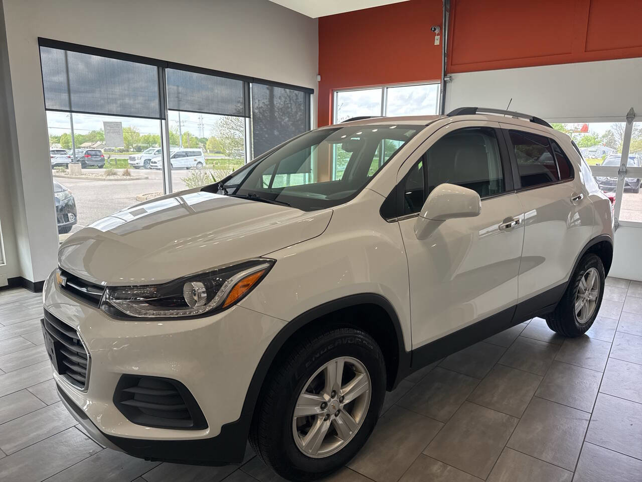 Used 2020 Chevrolet Trax LT w/ Sun & Sound Package image 3