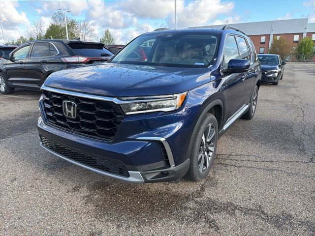 Used 2024 Honda Pilot Touring image 1