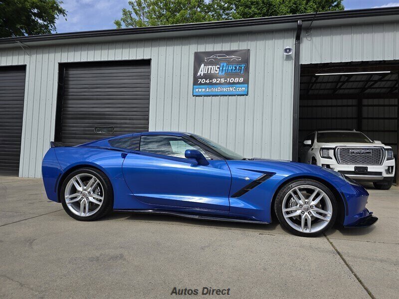 Used 2019 Chevrolet Corvette Stingray Coupe w/ 1LT RWD image 13