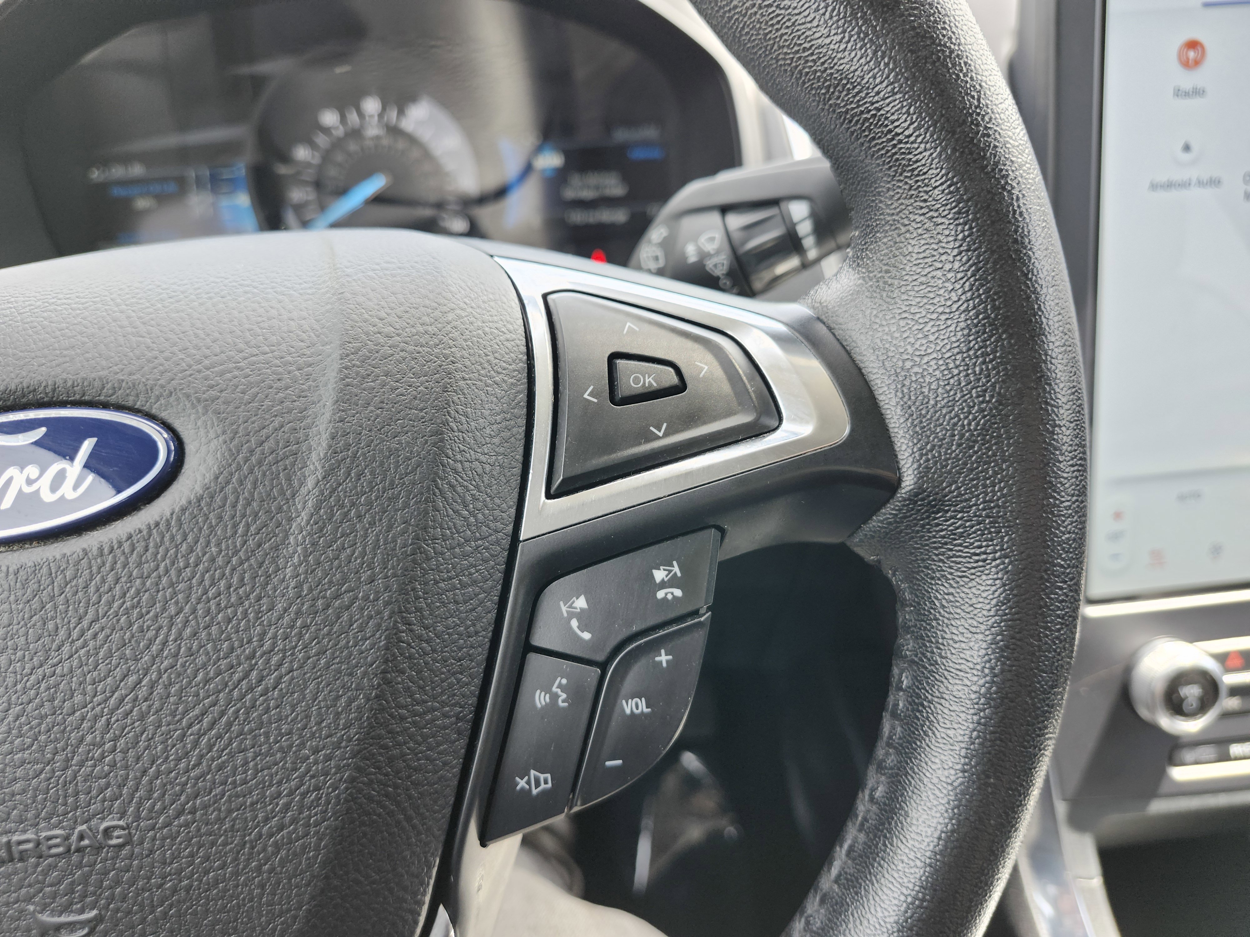 Used 2022 Ford Edge Titanium AWD/4WD image 36