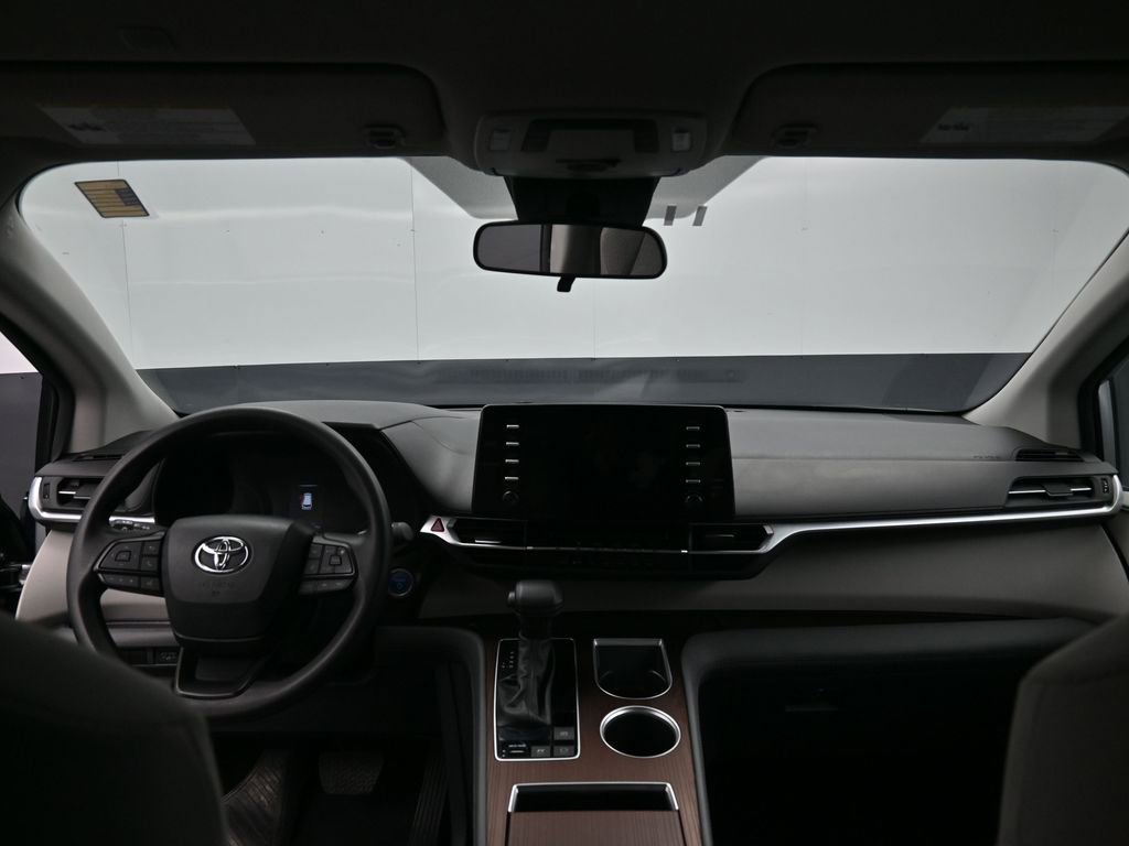 Certified 2024 Toyota Sienna LE image 28