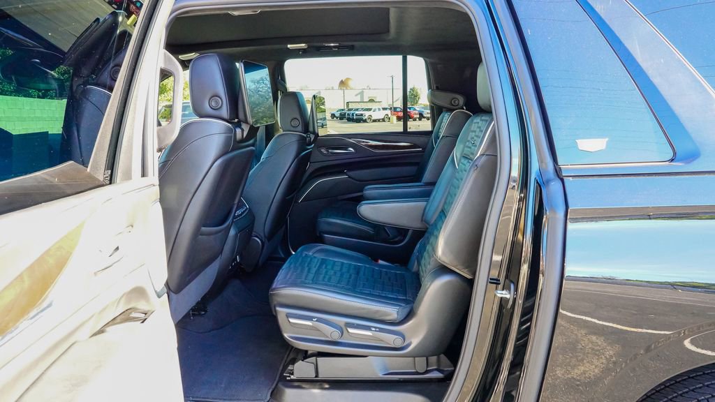 Certified 2024 Cadillac Escalade ESV Sport Platinum image 10