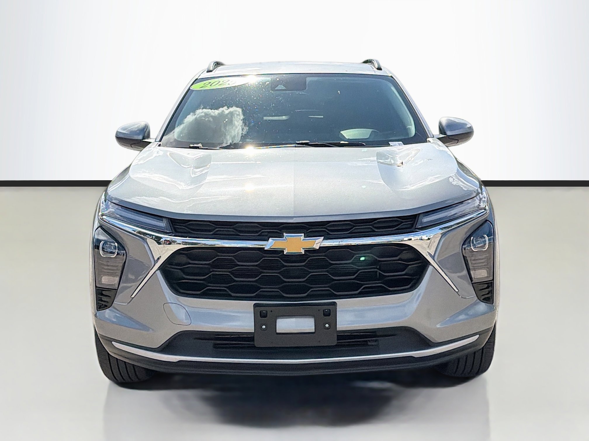 Used 2025 Chevrolet Trax LT w/ LT Convenience Package image 8