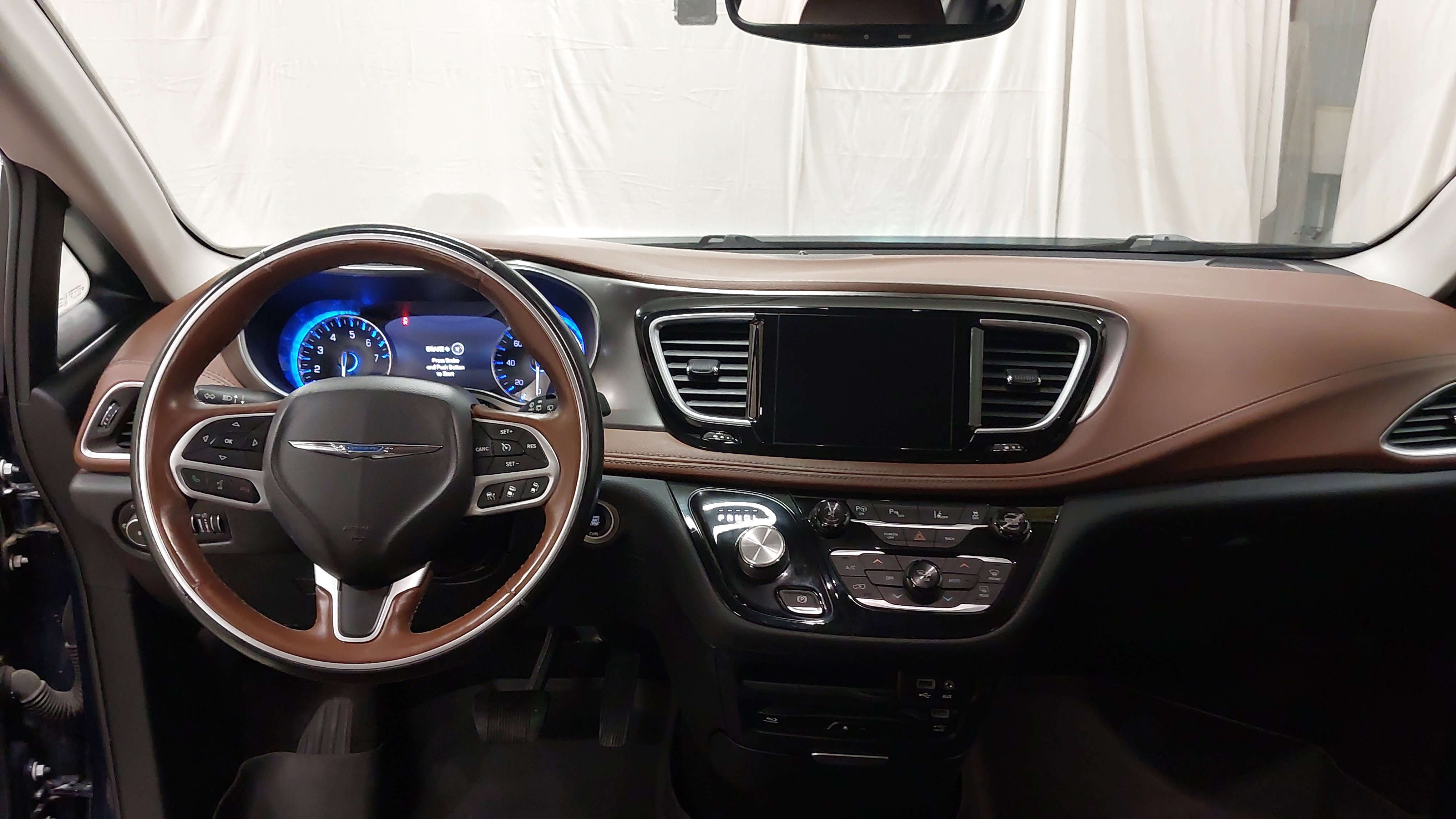Used 2017 Chrysler Pacifica Limited w/ UConnect Theater Package image 26