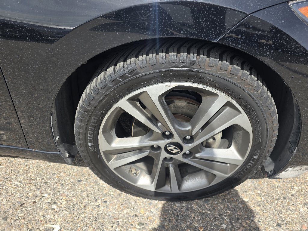 Used 2017 Hyundai Elantra Limited w/ Limited Ultimate Package 05 FWD image 21