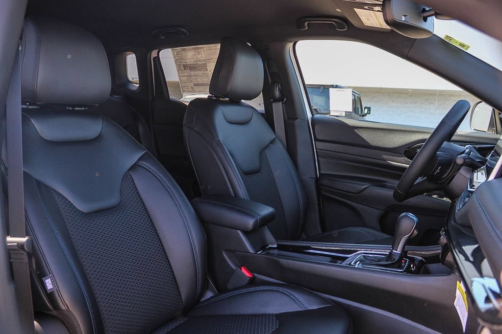 New 2026 Jeep Compass Latitude AWD/4WD image 17
