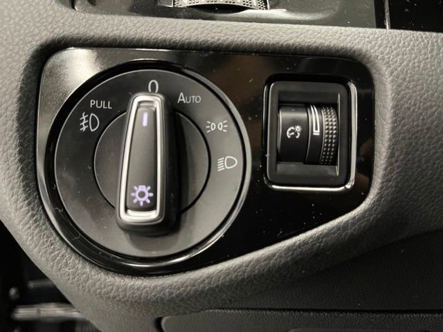 Used 2021 Volkswagen GTI SE FWD image 20