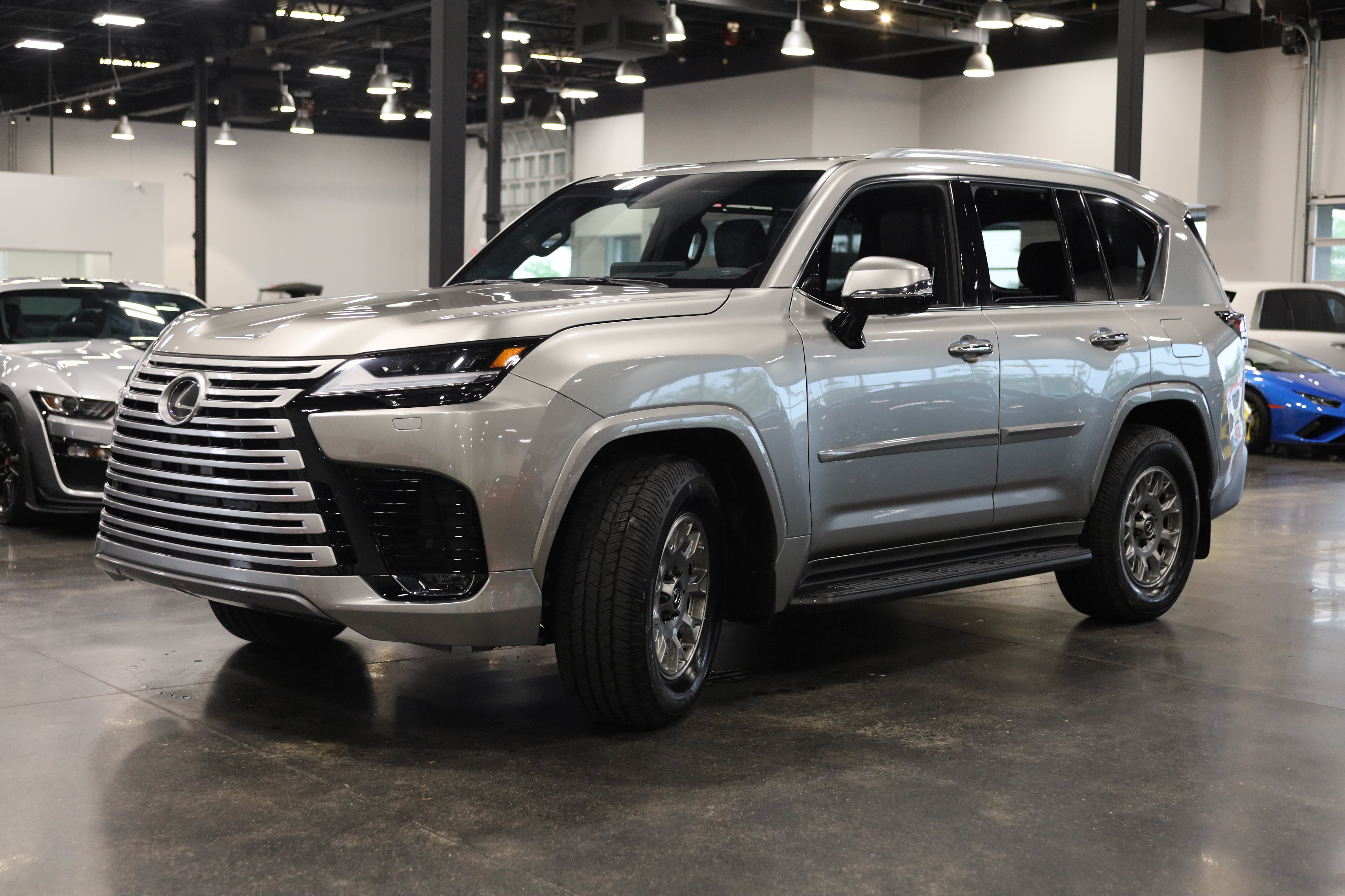 Used 2023 Lexus LX 600 4WD w/ Ultra Luxury Package image 3