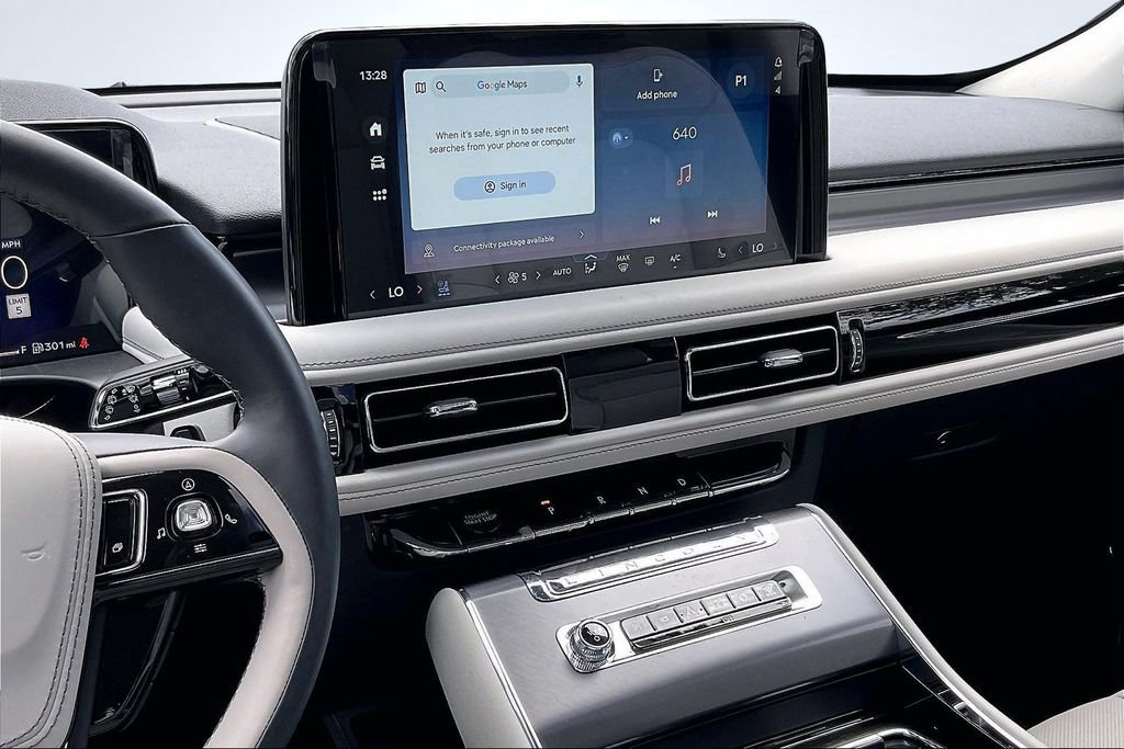 Used 2026 Lincoln Aviator AWD w/ Jet Appearance Package image 11