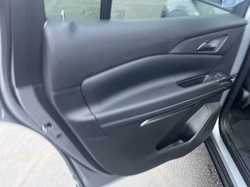 Used 2025 Chevrolet Traverse LT image 20