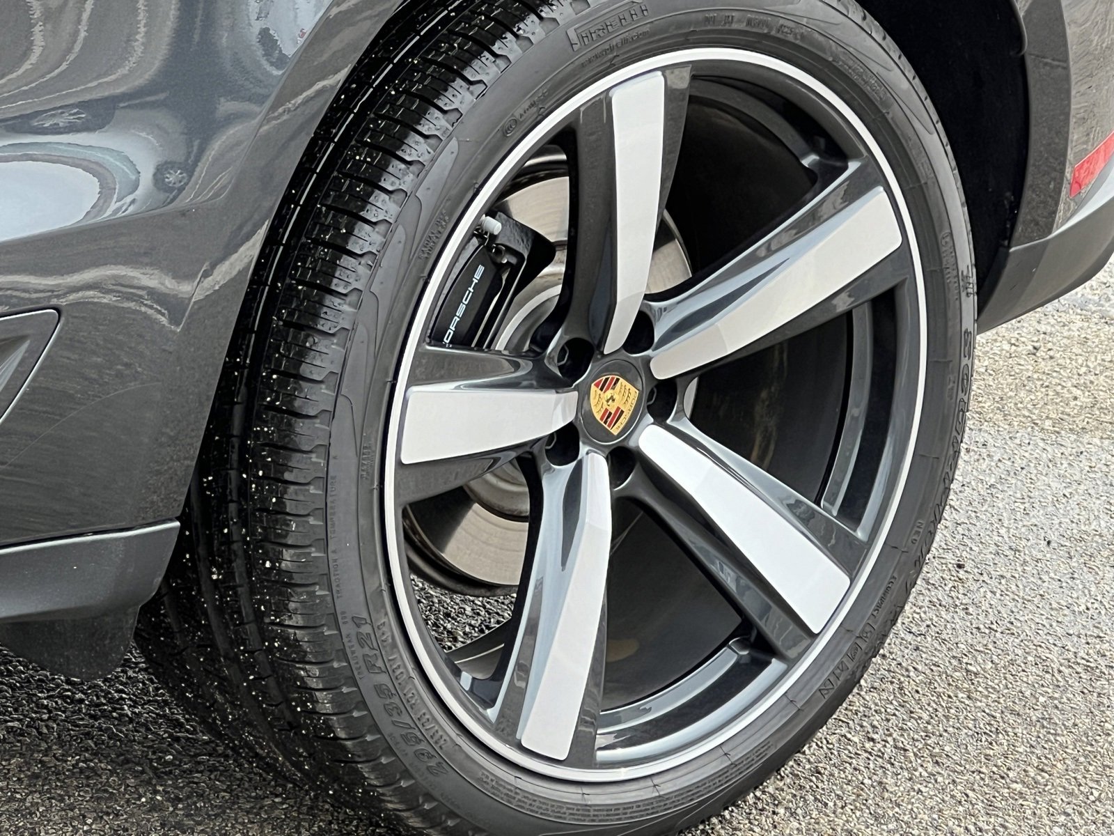 Certified 2025 Porsche Macan image 11