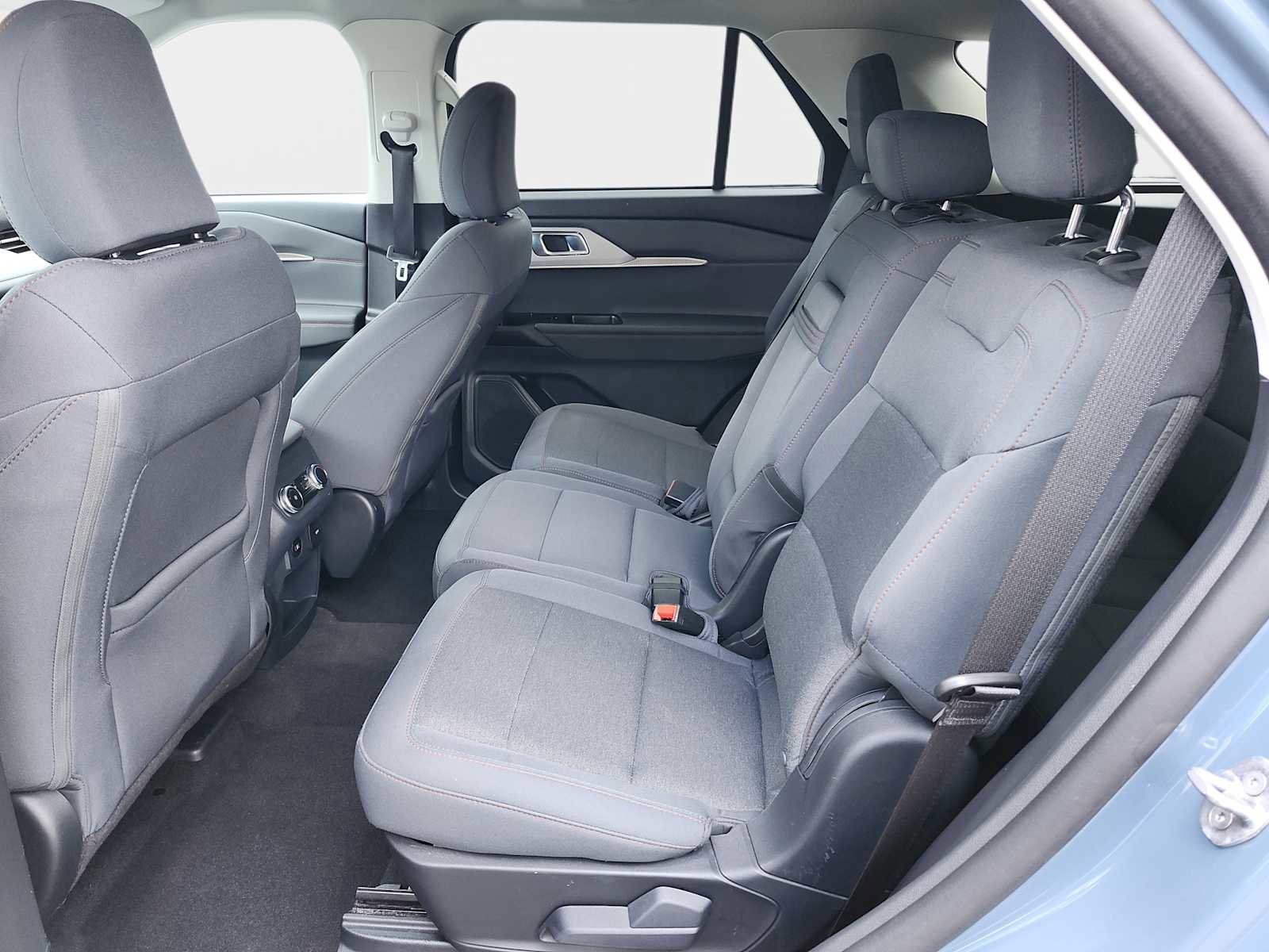Used 2025 Ford Explorer Active AWD/4WD image 15