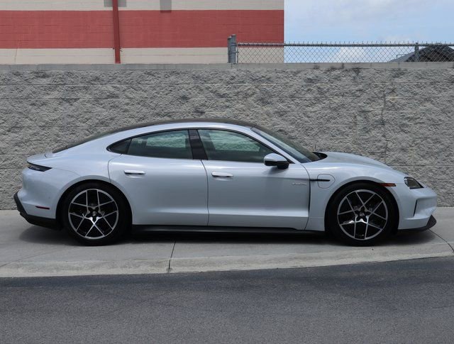 Used 2025 Porsche Taycan image 7