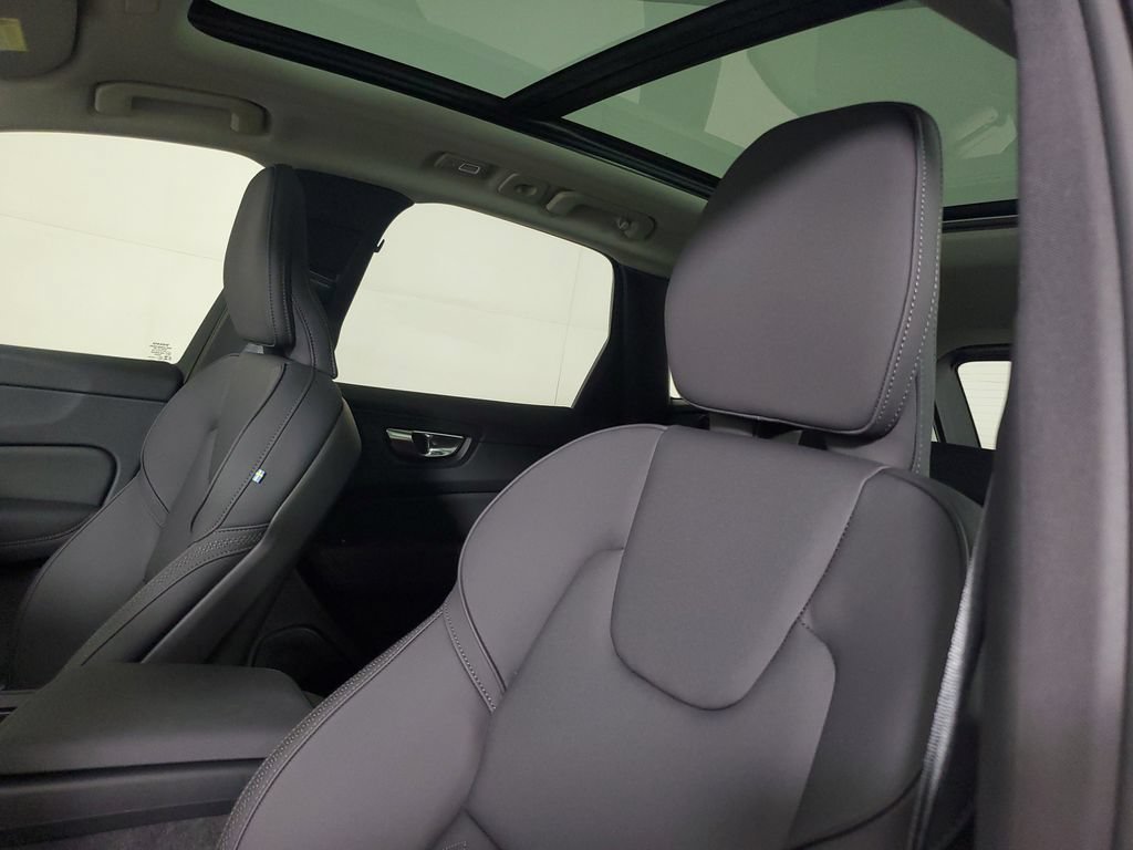 Certified 2026 Volvo XC60 B5 Core AWD/4WD image 25