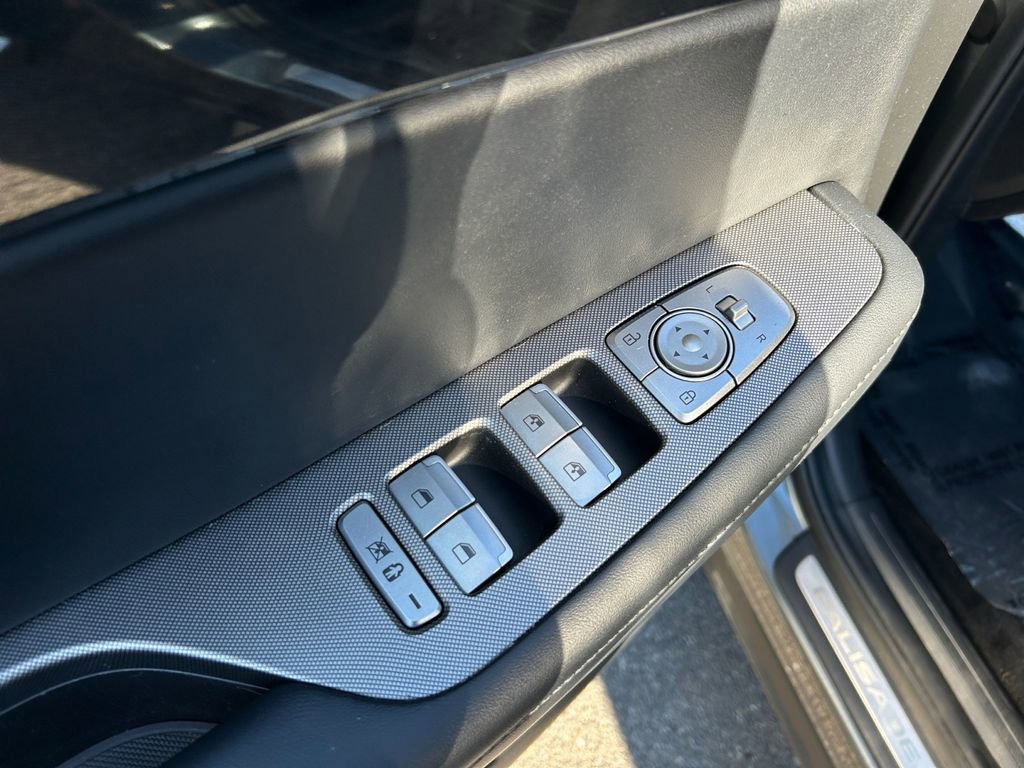 Used 2021 Hyundai Palisade Limited w/ Winter Package image 24