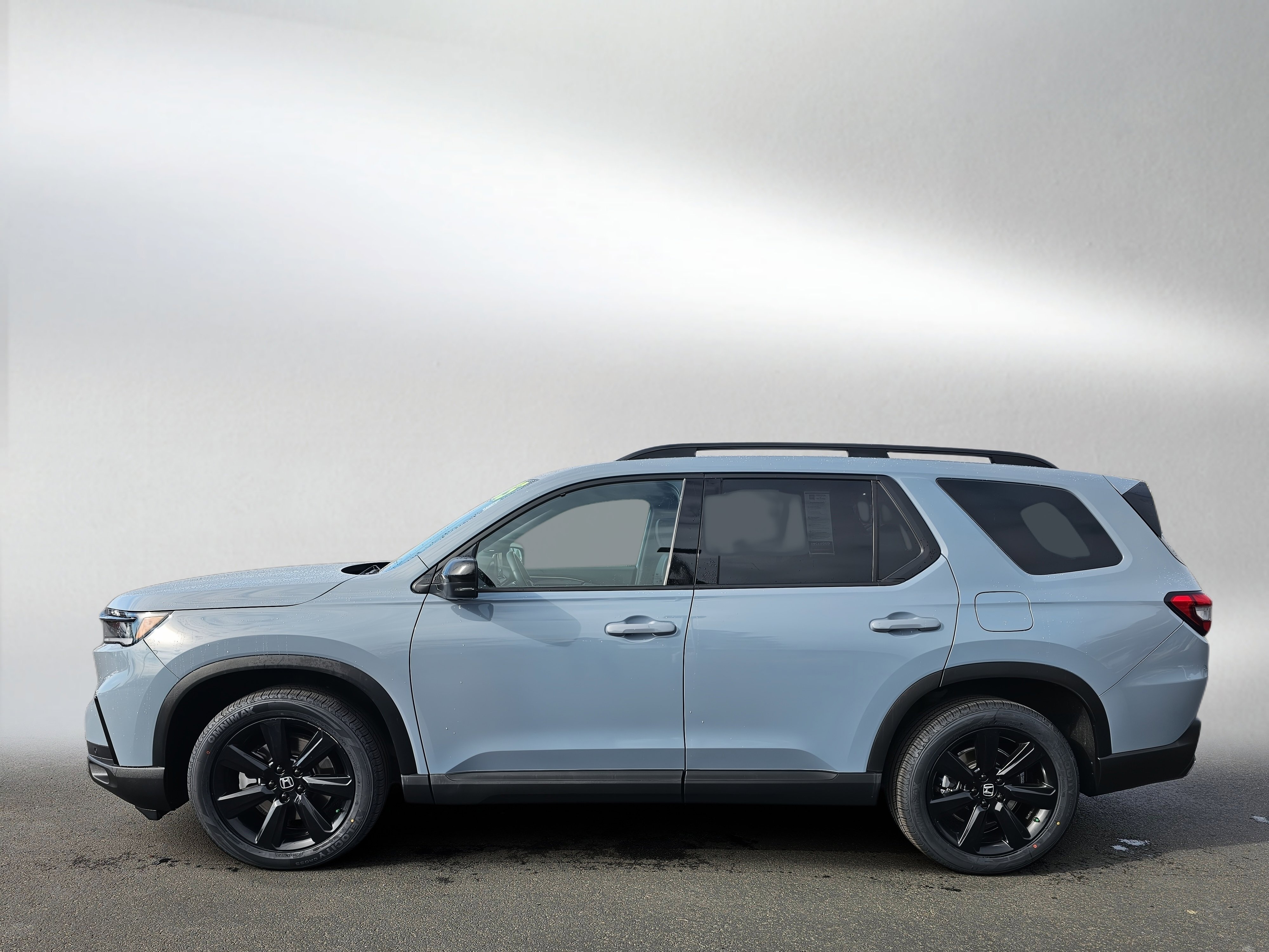 Used 2025 Honda Pilot Black Edition image 2