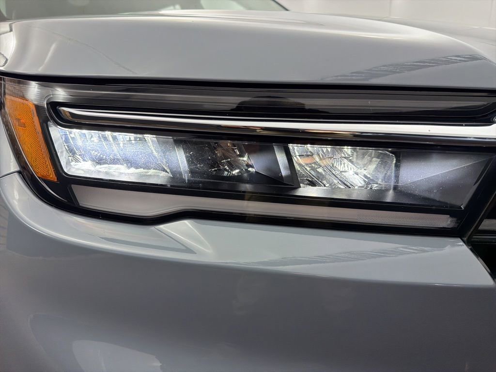 Used 2025 Honda Pilot Elite image 37