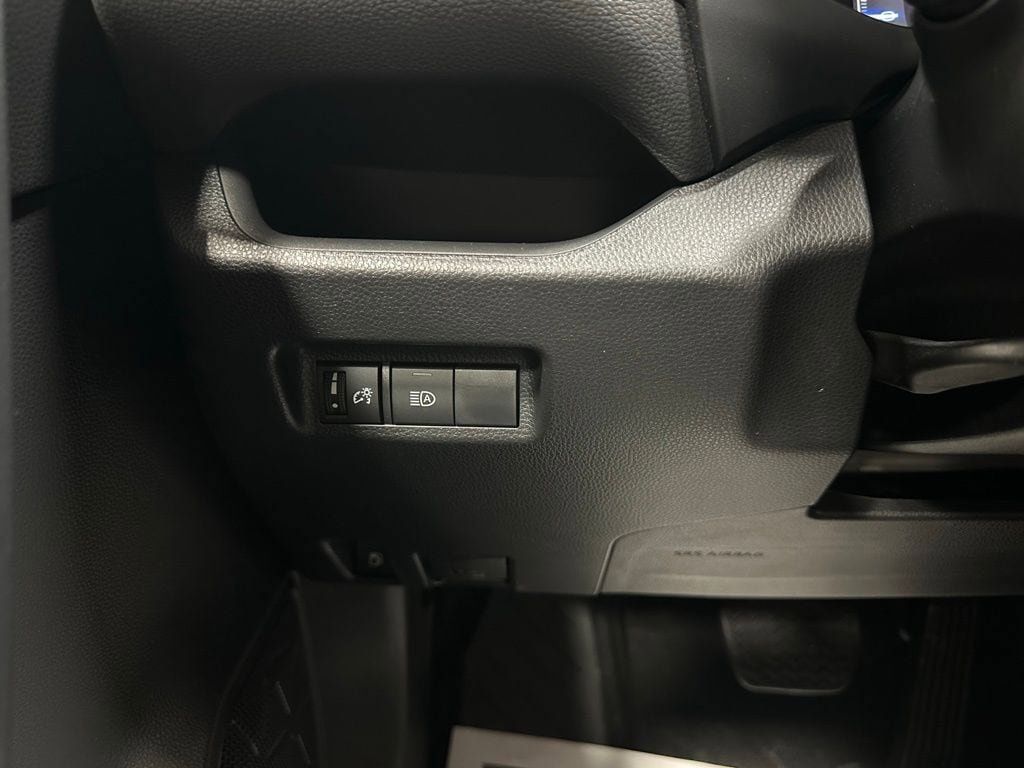 Used 2025 Toyota RAV4 LE AWD/4WD image 17