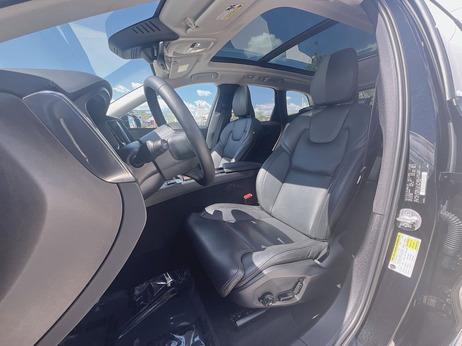 Certified 2023 Volvo XC60 B5 Ultimate w/ Climate Package AWD/4WD image 21