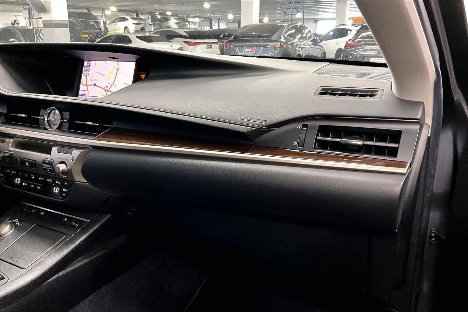 Used 2013 Lexus ES 350 w/ Luxury Pkg image 18