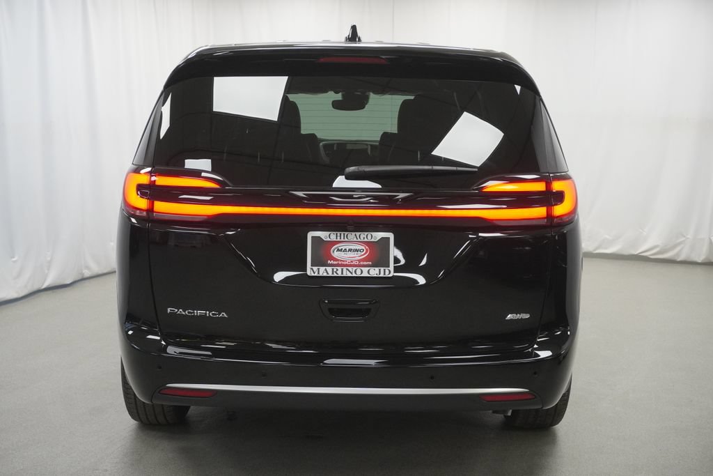 New 2027 Chrysler Pacifica Select AWD/4WD image 10