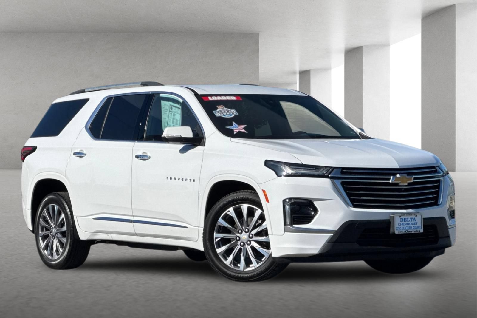 Used 2023 Chevrolet Traverse Premier FWD image 2