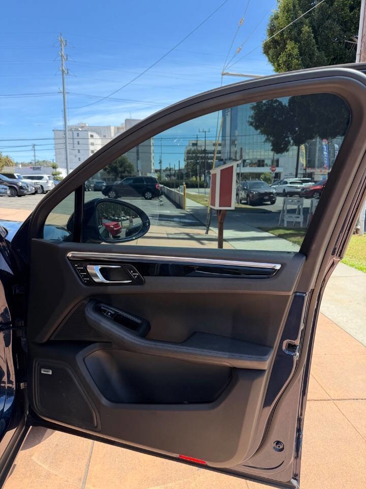 Used 2015 Porsche Macan S AWD/4WD image 38