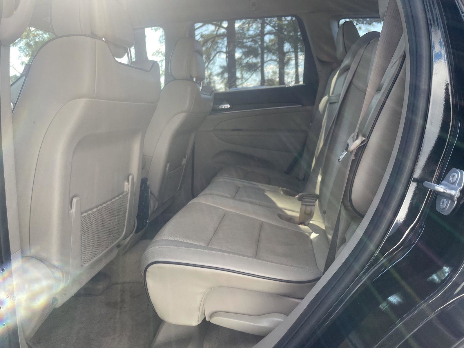 Used 2019 Jeep Grand Cherokee Overland AWD/4WD image 15