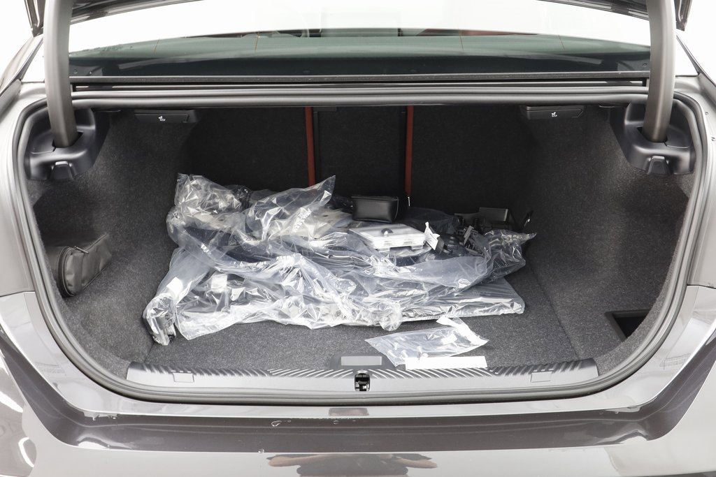 New 2025 BMW i5 xDrive40 w/ Premium Package image 18