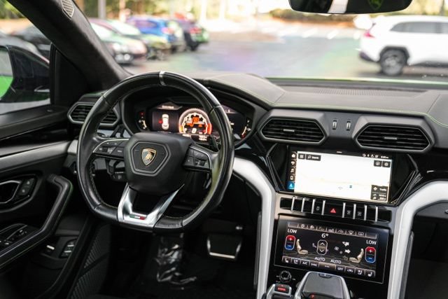 Used 2021 Lamborghini Urus AWD/4WD image 31