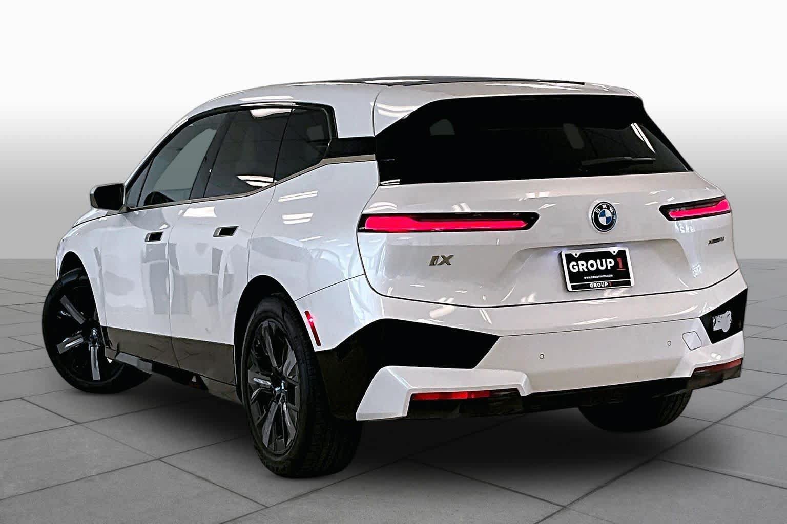 Used 2024 BMW iX xDrive50 w/ Sport Package AWD/4WD image 11