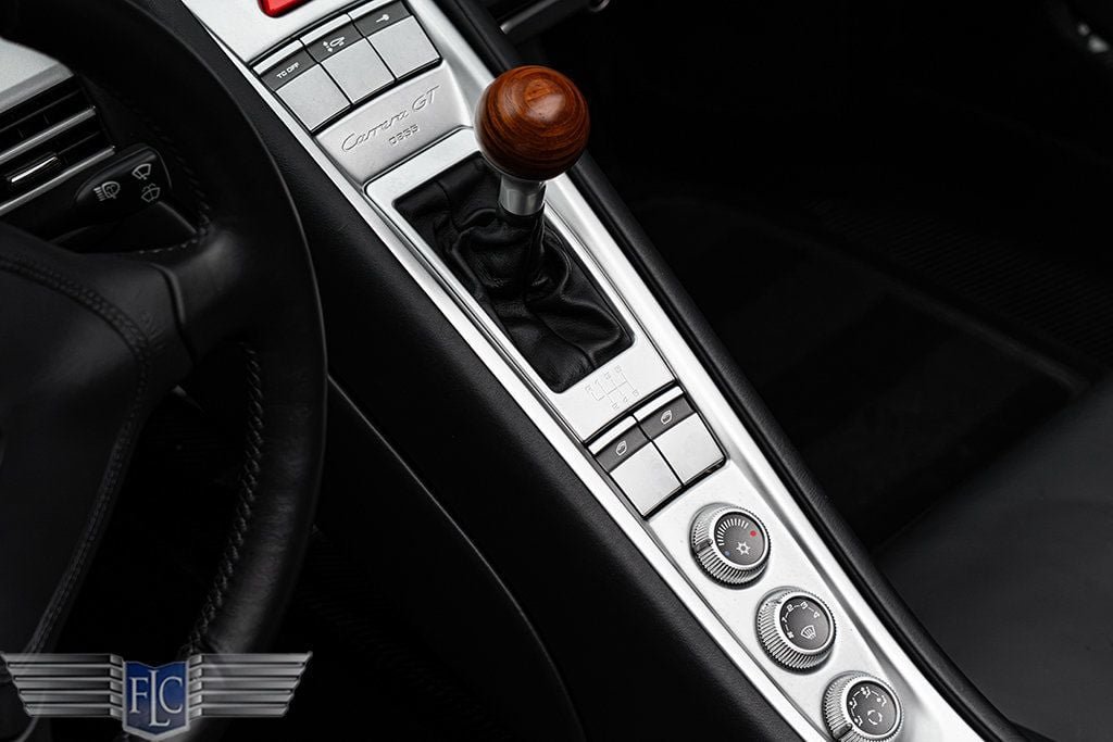 Used 2005 Porsche Carrera GT RWD image 17