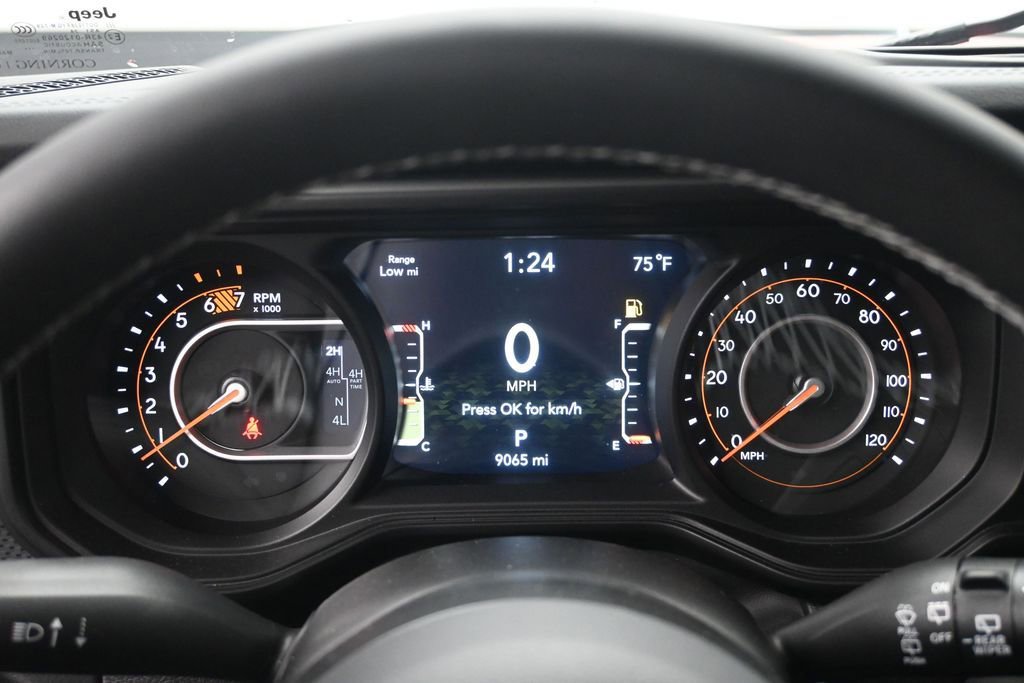 Used 2025 Jeep Wrangler Unlimited Rubicon AWD/4WD image 13
