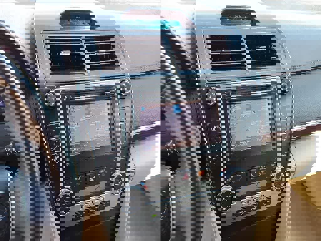 Used 2013 Toyota Camry XLE w/ Leather Pkg image 18